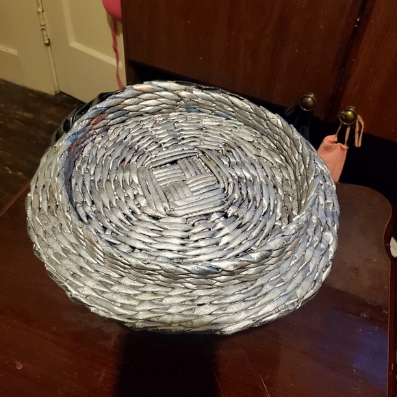 Handcrafted basket - Picture 6 of 8